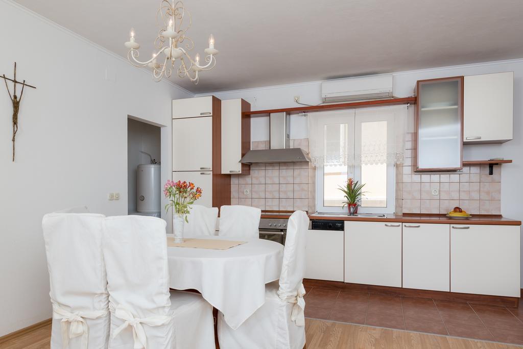 Apartments Santo Bol Chambre photo