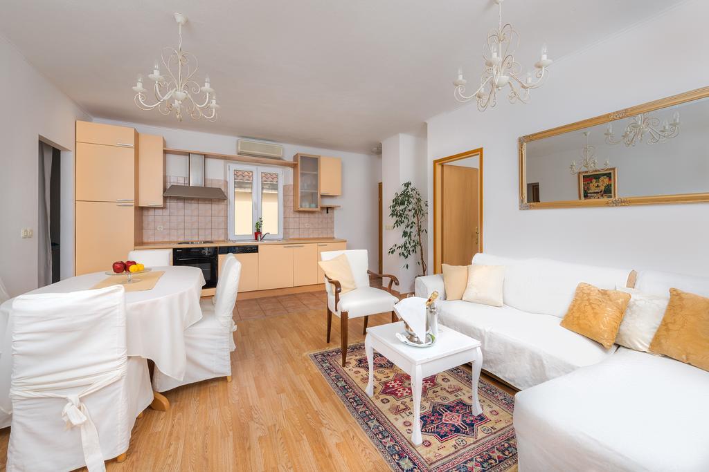 Apartments Santo Bol Chambre photo